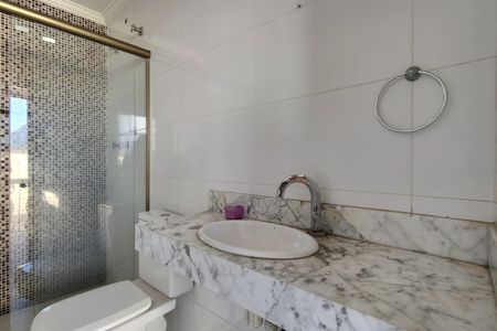 Casa à venda com 363m², 3 quartos e 4 vagas Casa à venda com 363m², 3 quartos e 4 vagasBanheiro de Serviço