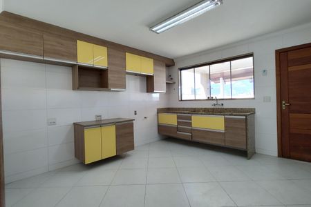 Casa à venda com 363m², 3 quartos e 4 vagas Casa à venda com 363m², 3 quartos e 4 vagasCozinha