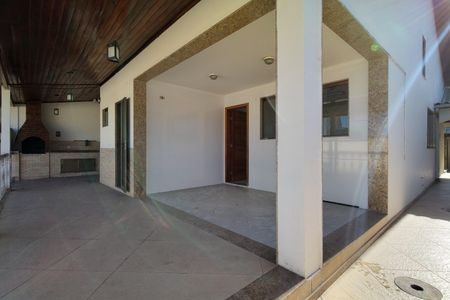 Casa à venda com 363m², 3 quartos e 4 vagas Casa à venda com 363m², 3 quartos e 4 vagasQuintal