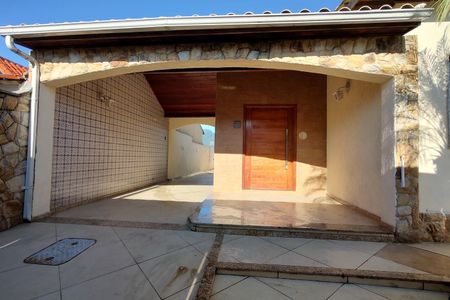 Casa à venda com 363m², 3 quartos e 4 vagas Casa à venda com 363m², 3 quartos e 4 vagasQuintal