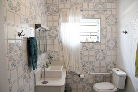 Casa à venda com 492m², 2 quartos e 5 vagasBanheiro Social