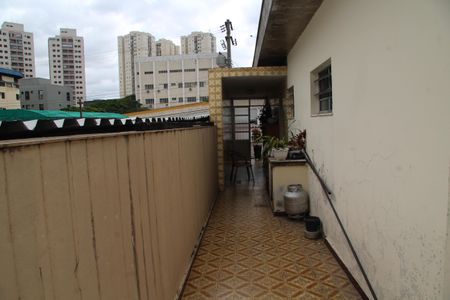 Casa à venda com 492m², 2 quartos e 5 vagasVaranda Corredor acesso a porta da Sala