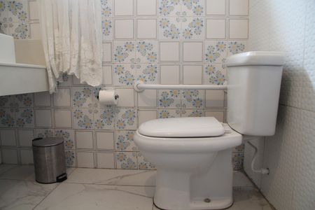 Casa à venda com 492m², 2 quartos e 5 vagasBanheiro Social