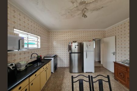 Casa à venda com 492m², 2 quartos e 5 vagas Casa à venda com 492m², 2 quartos e 5 vagasCozinha