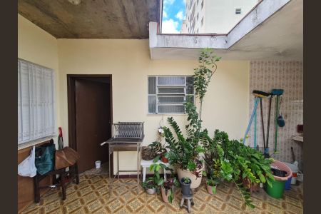 Casa à venda com 492m², 2 quartos e 5 vagas Casa à venda com 492m², 2 quartos e 5 vagasVaranda Porta acesso ao Salão de Festa