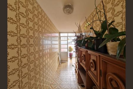 Casa à venda com 492m², 2 quartos e 5 vagas Casa à venda com 492m², 2 quartos e 5 vagasCorredor acesso a Porta da sala