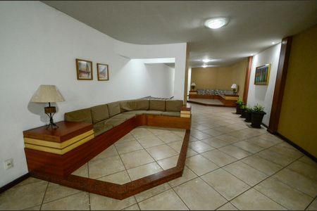 Apartamento à venda com 77m², 3 quartos e 1 vaga Apartamento à venda com 77m², 3 quartos e 1 vagaHall