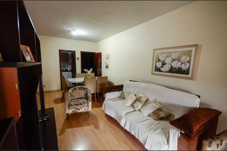 Apartamento à venda com 77m², 3 quartos e 1 vaga Apartamento à venda com 77m², 3 quartos e 1 vagaSala