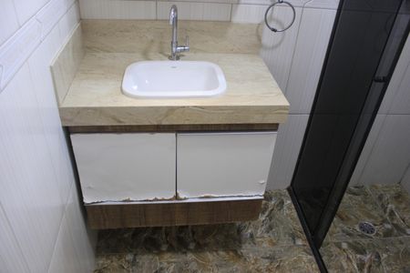 Apartamento para alugar com 65m², 2 quartos e sem vagaBanheiro