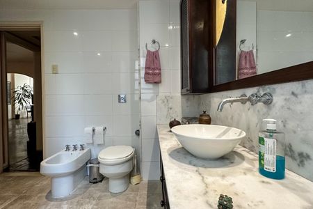 Apartamento para alugar com 237m², 3 quartos e sem vaga Apartamento para alugar com 237m², 3 quartos e sem vagaBanheiro Social