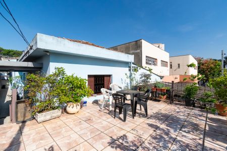 Casa à venda com 300m², 3 quartos e 3 vagas Casa à venda com 300m², 3 quartos e 3 vagasTerraço