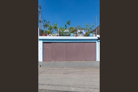 Casa à venda com 300m², 3 quartos e 3 vagas Casa à venda com 300m², 3 quartos e 3 vagasFachada
