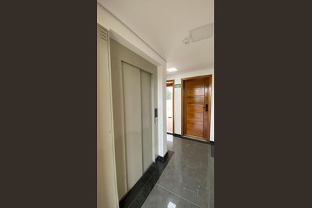 Apartamento à venda com 102m², 2 quartos e 1 vaga Apartamento à venda com 102m², 2 quartos e 1 vagaElevador