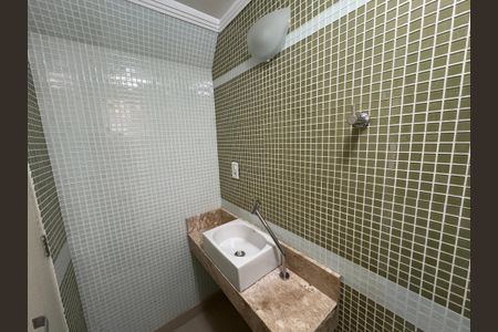 Casa de condomínio à venda com 77m², 2 quartos e 2 vagasLavabo