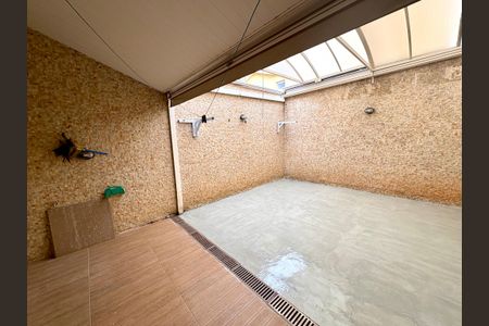 Casa de condomínio à venda com 77m², 2 quartos e 2 vagas Casa de condomínio à venda com 77m², 2 quartos e 2 vagasQuintal