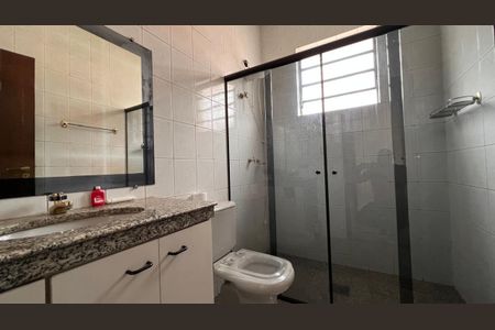 Casa à venda com 376m², 2 quartos e 2 vagasBanheiro