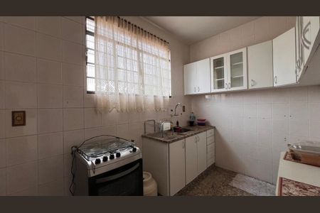 Casa à venda com 376m², 2 quartos e 2 vagasCozinha