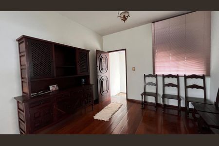 Casa à venda com 376m², 2 quartos e 2 vagasSala