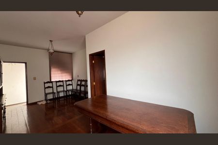 Casa à venda com 376m², 2 quartos e 2 vagasSala