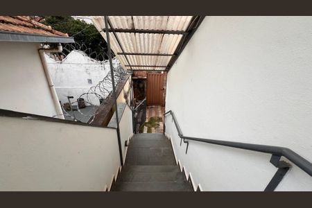 Casa à venda com 376m², 2 quartos e 2 vagasEscada