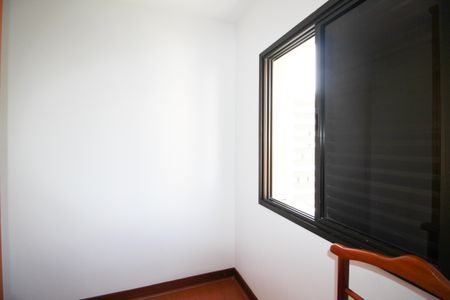 Apartamento à venda com 240m², 3 quartos e 4 vagas Apartamento à venda com 240m², 3 quartos e 4 vagasQuarto de Serviço