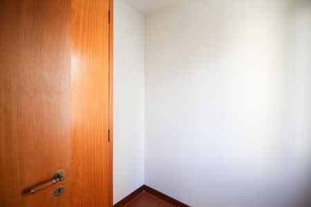 Apartamento à venda com 240m², 3 quartos e 4 vagas Apartamento à venda com 240m², 3 quartos e 4 vagasQuarto de Serviço