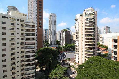 Apartamento à venda com 240m², 3 quartos e 4 vagas Apartamento à venda com 240m², 3 quartos e 4 vagasVista