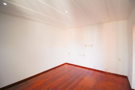 Apartamento à venda com 240m², 3 quartos e 4 vagas Apartamento à venda com 240m², 3 quartos e 4 vagasSala 2