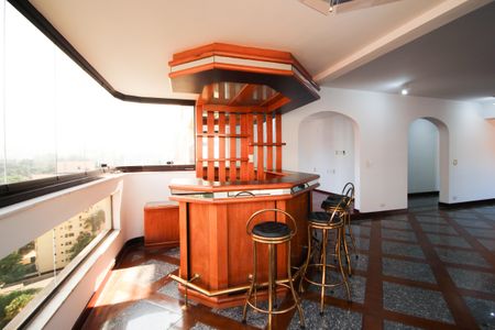 Apartamento à venda com 240m², 3 quartos e 4 vagas Apartamento à venda com 240m², 3 quartos e 4 vagasSala