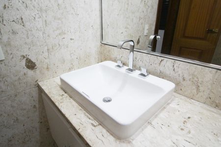 Apartamento à venda com 240m², 3 quartos e 4 vagas Apartamento à venda com 240m², 3 quartos e 4 vagasBanheiro da Suíte 2
