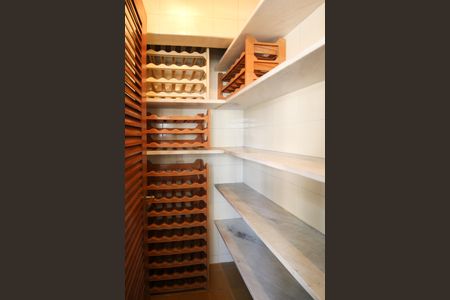 Apartamento à venda com 240m², 3 quartos e 4 vagas Apartamento à venda com 240m², 3 quartos e 4 vagasDespensa