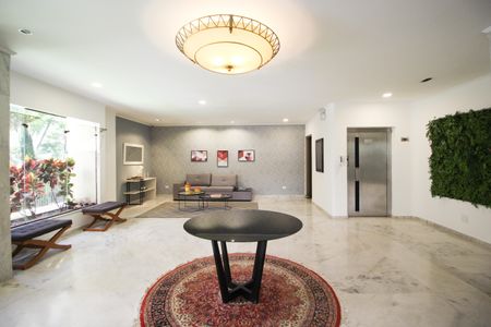 Apartamento à venda com 240m², 3 quartos e 4 vagas Apartamento à venda com 240m², 3 quartos e 4 vagasHall