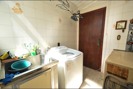 Apartamento à venda com 120m², 4 quartos e 2 vagas Apartamento à venda com 120m², 4 quartos e 2 vagasArea serviço