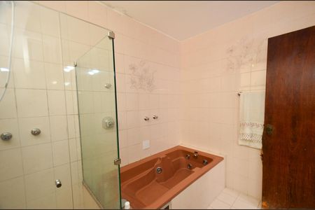 Apartamento à venda com 120m², 4 quartos e 2 vagas Apartamento à venda com 120m², 4 quartos e 2 vagasBanheiro suite