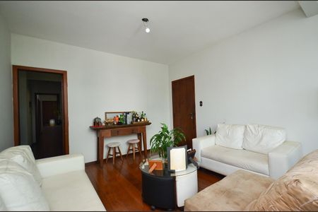 Apartamento à venda com 120m², 4 quartos e 2 vagas Apartamento à venda com 120m², 4 quartos e 2 vagasSala de estar