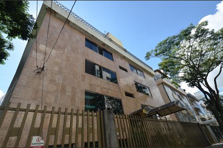 Apartamento à venda com 120m², 4 quartos e 2 vagas Apartamento à venda com 120m², 4 quartos e 2 vagasFachada