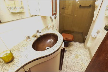 Apartamento à venda com 120m², 4 quartos e 2 vagas Apartamento à venda com 120m², 4 quartos e 2 vagasBanheiro social