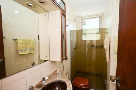 Apartamento à venda com 120m², 4 quartos e 2 vagas Apartamento à venda com 120m², 4 quartos e 2 vagasBanheiro social