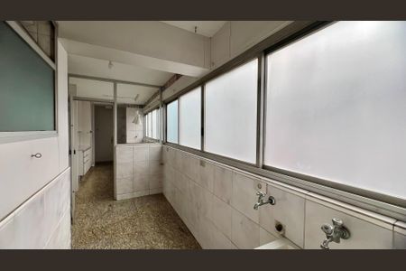 Apartamento à venda com 122m², 3 quartos e 2 vagas Apartamento à venda com 122m², 3 quartos e 2 vagasÁrea de Serviço