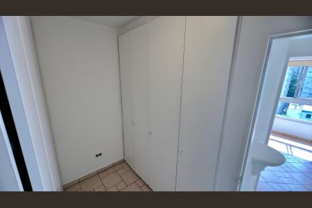Apartamento à venda com 122m², 3 quartos e 2 vagas Apartamento à venda com 122m², 3 quartos e 2 vagasCloset da suíte