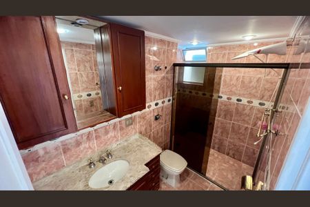 Apartamento à venda com 122m², 3 quartos e 2 vagas Apartamento à venda com 122m², 3 quartos e 2 vagasBanheiro da Suíte