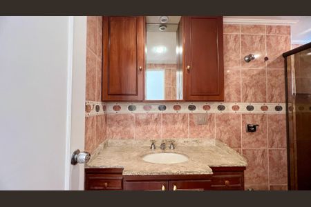 Apartamento à venda com 122m², 3 quartos e 2 vagas Apartamento à venda com 122m², 3 quartos e 2 vagasBanheiro da Suíte