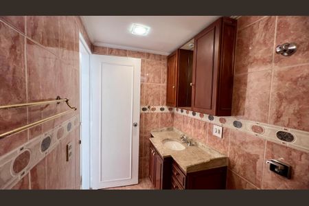 Apartamento à venda com 122m², 3 quartos e 2 vagas Apartamento à venda com 122m², 3 quartos e 2 vagasBanheiro da Suíte