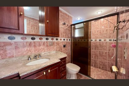 Apartamento à venda com 122m², 3 quartos e 2 vagas Apartamento à venda com 122m², 3 quartos e 2 vagasBanheiro da Suíte