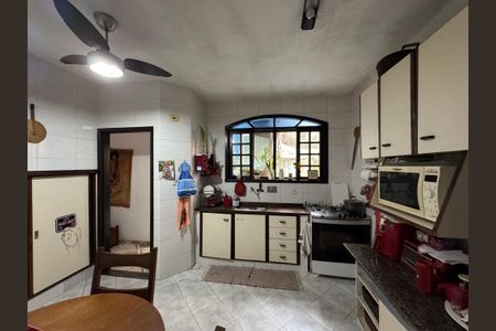 Casa de condomínio para alugar com 300m², 4 quartos e 3 vagas Casa de condomínio para alugar com 300m², 4 quartos e 3 vagasCozinha
