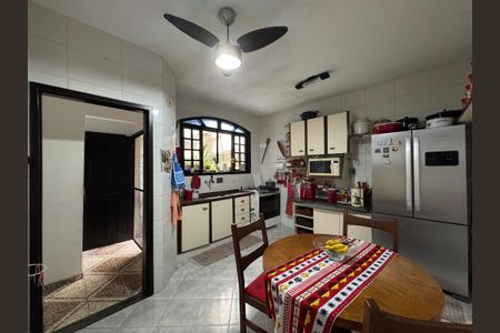 Casa de condomínio para alugar com 300m², 4 quartos e 3 vagas Casa de condomínio para alugar com 300m², 4 quartos e 3 vagasCozinha