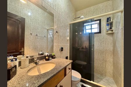 Casa de condomínio para alugar com 300m², 4 quartos e 3 vagas Casa de condomínio para alugar com 300m², 4 quartos e 3 vagasBanheiro Social