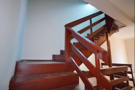 Casa à venda com 288m², 4 quartos e 3 vagasEscada - Terceiro Andar