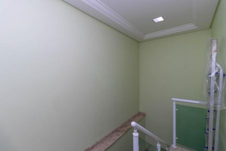 Casa à venda com 330m², 3 quartos e 5 vagas Casa à venda com 330m², 3 quartos e 5 vagasEscada