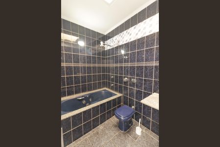 Casa à venda com 348m², 4 quartos e 2 vagas Casa à venda com 348m², 4 quartos e 2 vagasBanheiro da Suíte